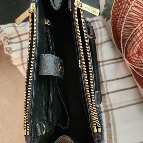 Michael Kors Black Sheila Medium Faux Saffianon Leather Satchel - Picture 12 of 13